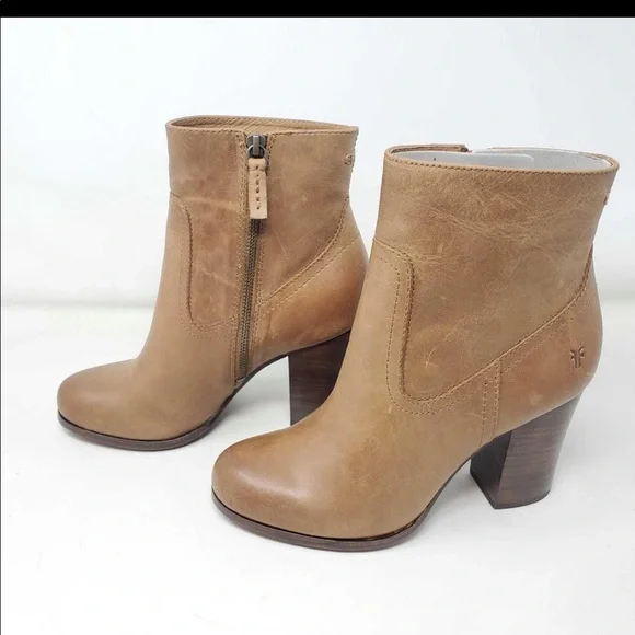 SOLD‼️ Frye Boots Parker Tan Leather Heeled Ankle Boot - Picture 4 of 9